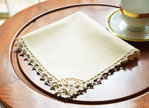Napkin. Crochet Edges. Vanilla color. 17" napkins. Linen/Cotton.